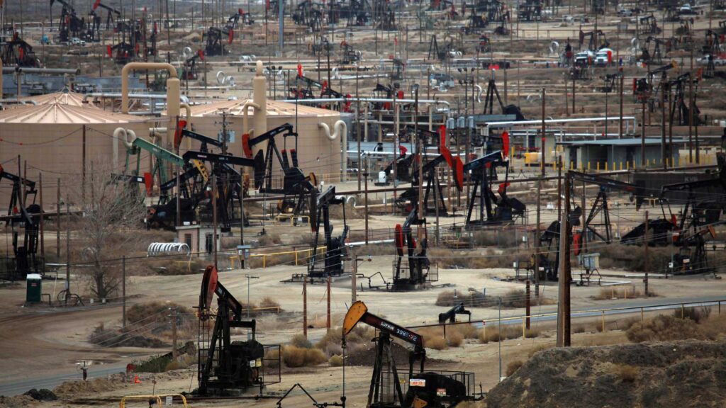 No início dos anos 2000, o xisto dos EUA se tornou a principal fonte de crescimento global de produção de petróleo.