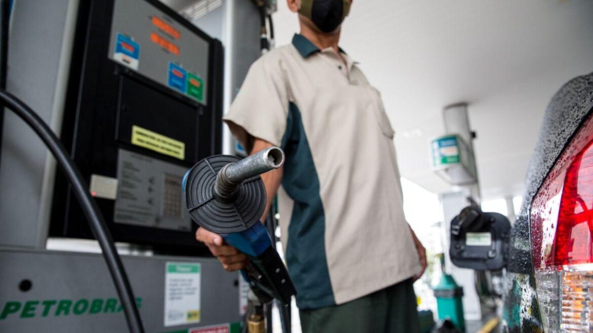 Enquanto o diesel apresenta variações significativas, a gasolina é comercializada com preço 5% superior ao patamar internacional.