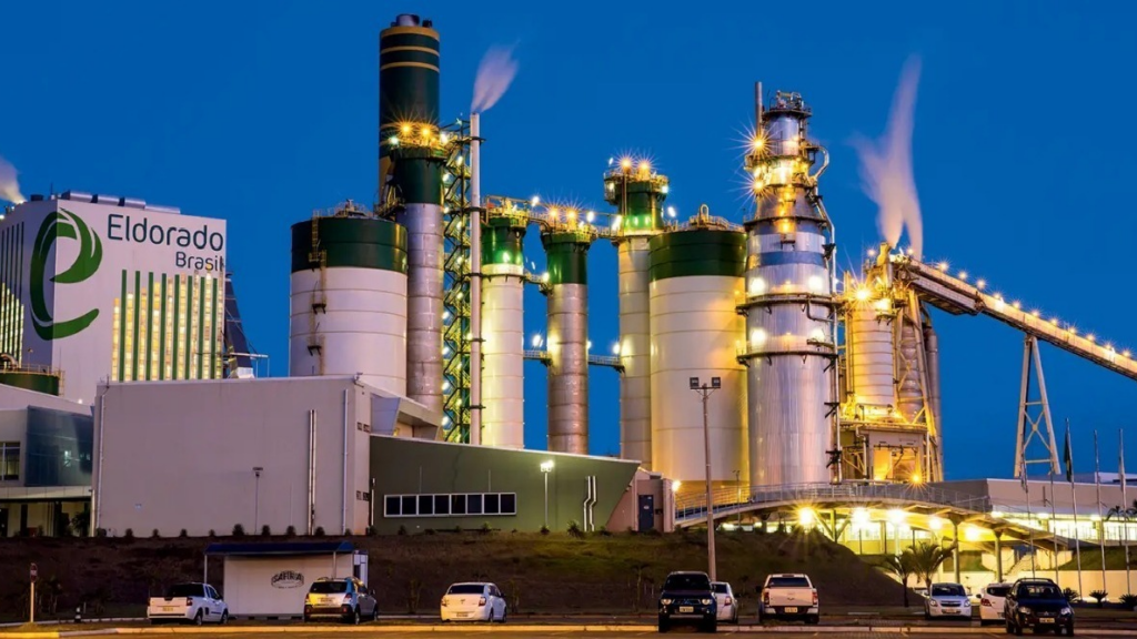 Além das vagas de emprego, a Eldorado Brasil inaugurou um Centro de Treinamento para impulsionar qualificação profissional.