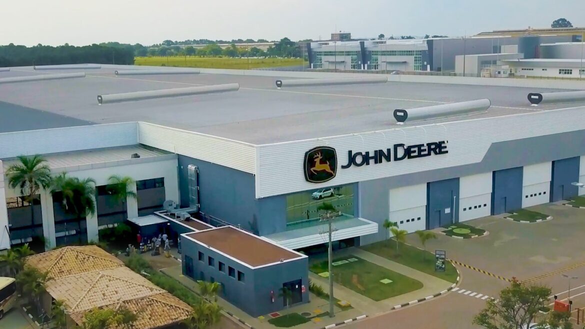 No Brasil, a John Deere possui somente 15 vagas de emprego disponíveis para profissionais de São Paulo, com experiência.