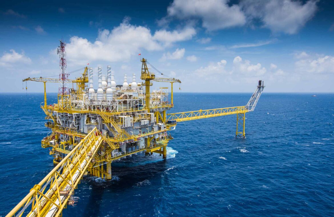 Em setembro, a produção total, combinando petróleo e gás natural, atingiu um marco de 4,666 milhões de barris equivalente por dia (MMboe/d).