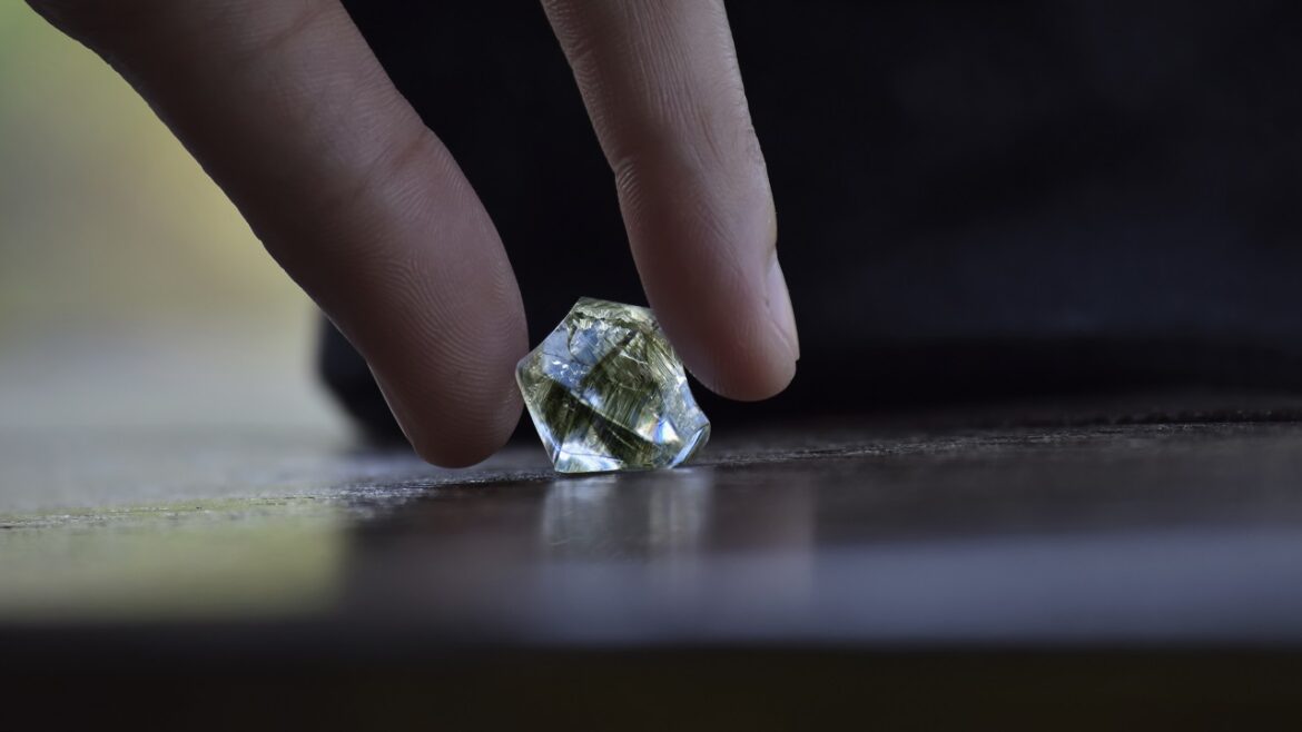 Cientistas descobrem material mais duro que diamante e isso vai mudar tudo!