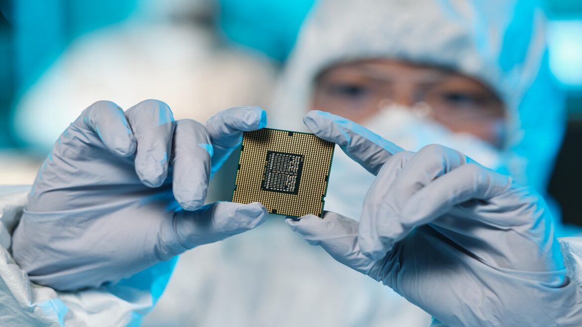 Acordo bilionário: Intel recebe US$ 3,2 bilhões de Israel para Mega fábrica de chips de US$ 25 bilhões!