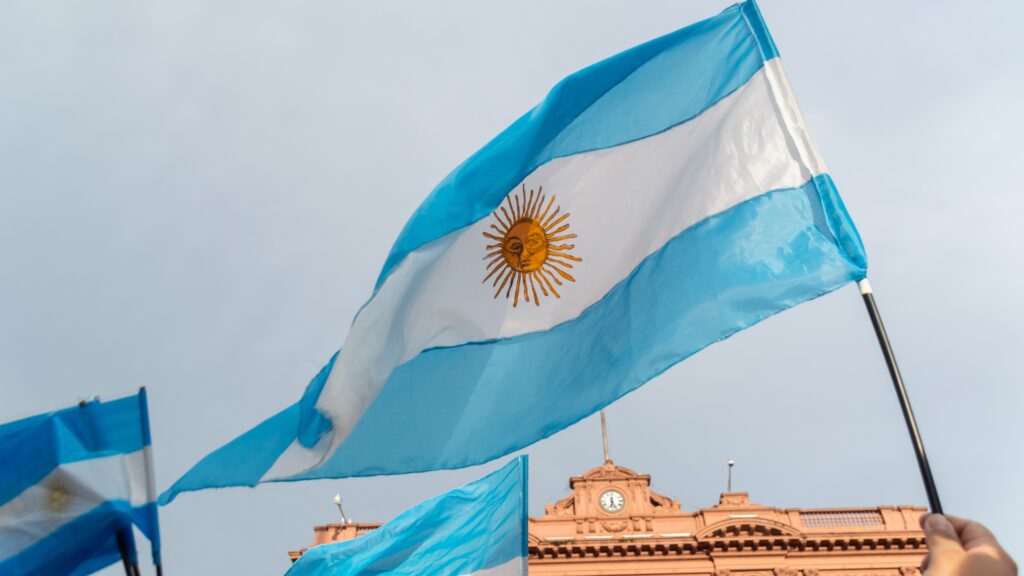 Milei muda o jogo e Argentina se prepara para uma era de livre comércio de petróleo, dizendo adeus às leis de 1960!