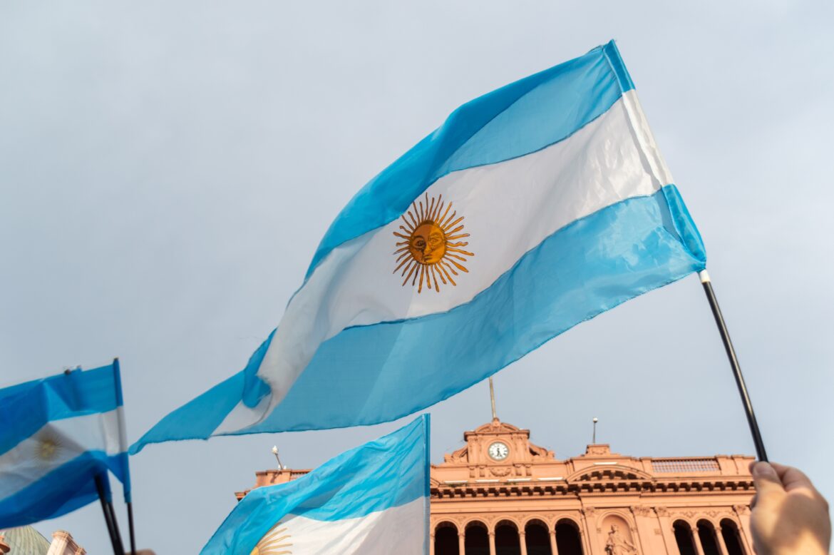 Milei muda o jogo e Argentina se prepara para uma era de livre comércio de petróleo, dizendo adeus às leis de 1960!