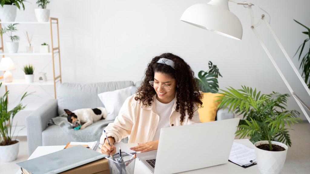 Quer trabalhar em casa Separamos os melhores sites para o seu sonho home office se tornar real!