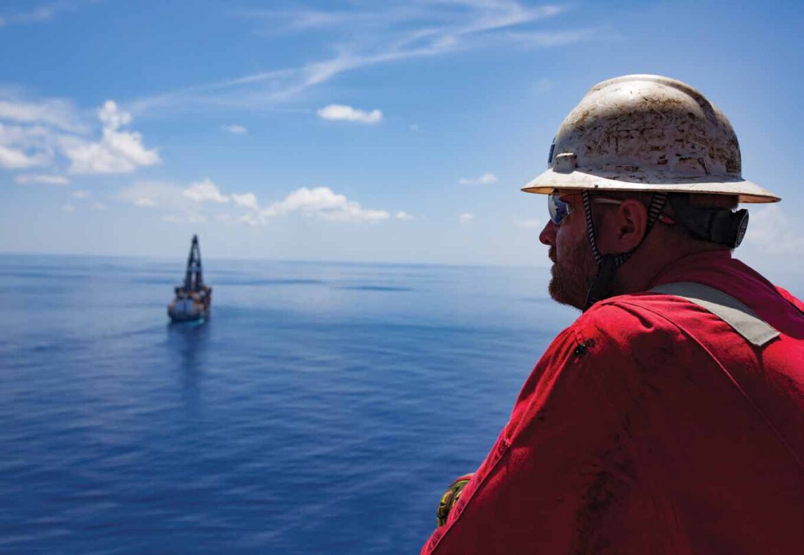 A Transocean está com mais de 30 vagas offshore abertas para atuação em território nacional e internacional.