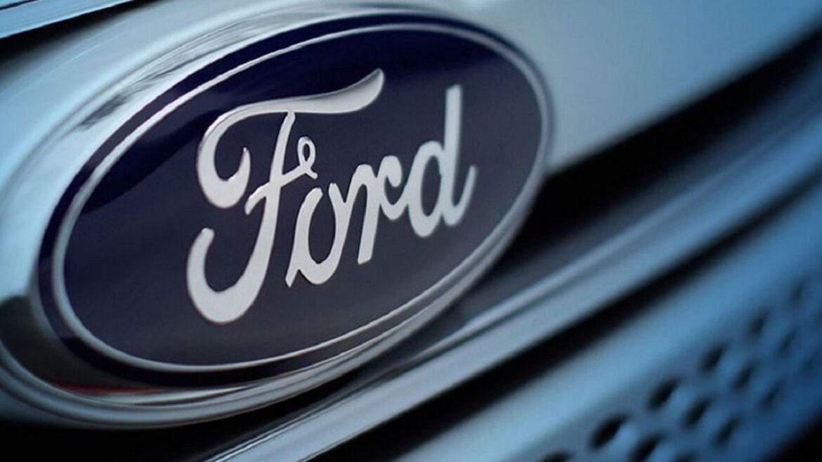 Ford ressurge das cinzas com GRANDE anúncio: “Carro aclamado retornará ao mercado com motor 5.0 V8 em 2024"