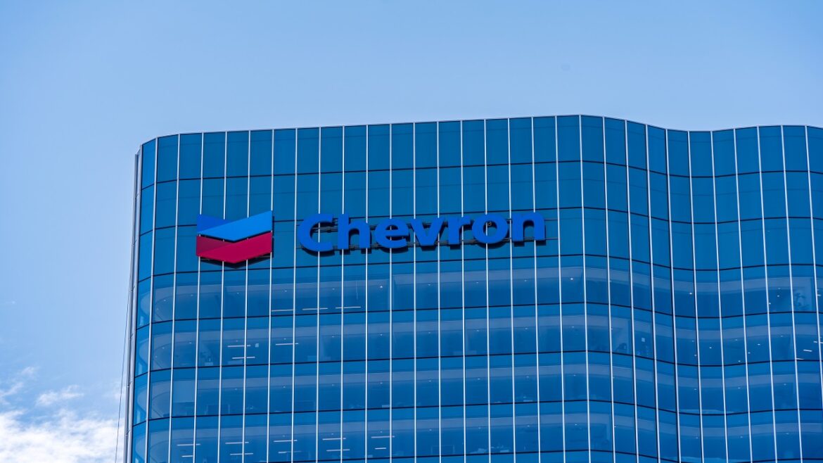 Petrolífera Chevron está com vagas sem experiência abertas nas áreas de vendas e RH