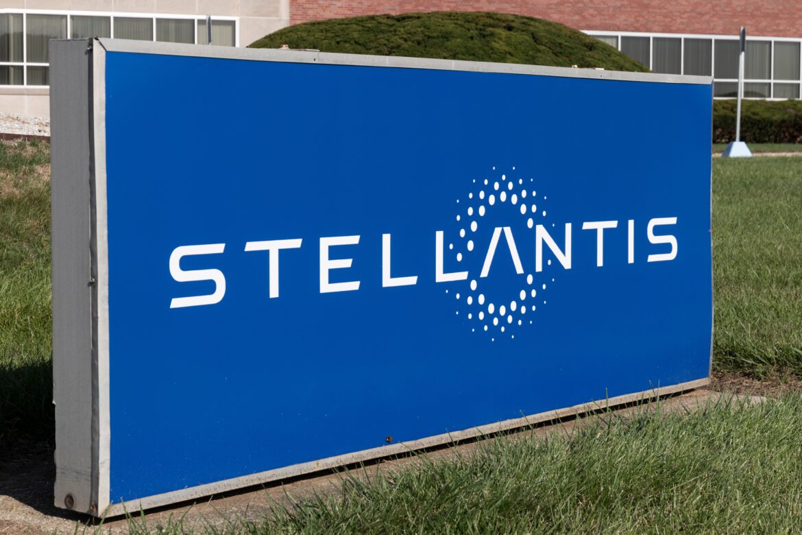 Stellantis inicia recrutamento e seleção de candidatos sem experiência em três estados brasileiros
