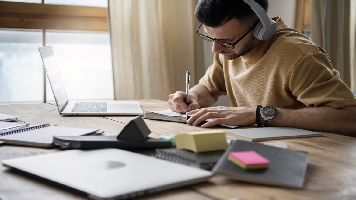 USP está ofertando centenas de cursos online gratuitos para brasileiros de qualquer idade, sem provas ou processo seletivo