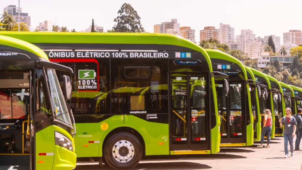 A Prefeitura espera comprar entre 1 mil e 1,3 mil ônibus elétricos, que representam cerca de 10% dos 13 mil ônibus que circulam na cidade.
