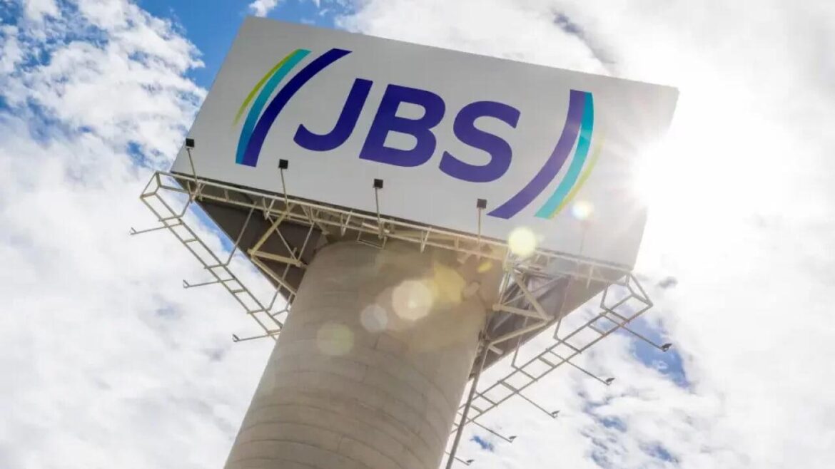 A JBS, com mais de 270 mil colaboradores em todo o mundo, destaca-se no Brasil como uma das maiores empregadoras do país.