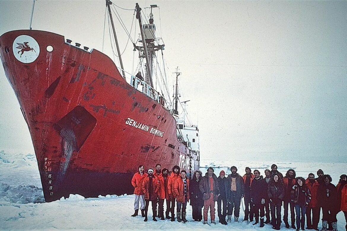 A etapa final da Transglobe Expedition levou o grupo a pé pelo Ártico. Em abril de 1982, atingiram o Polo Norte.