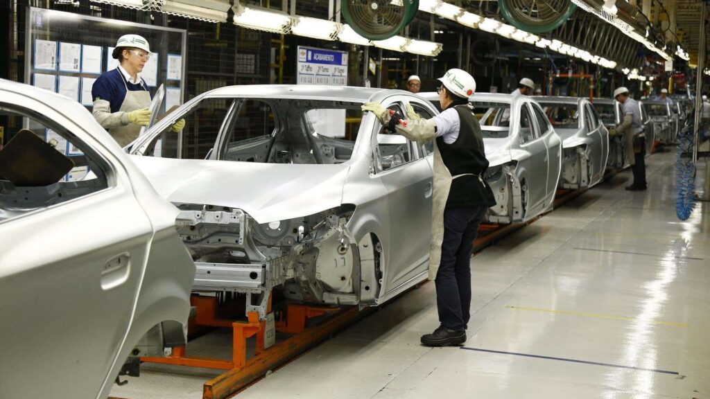 Chevrolet muda de rota, deixa de lado a ideia de produzir apenas carros elétricos e surpreende com retorno aos híbridos