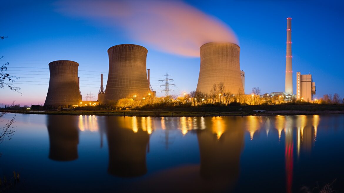 Bill Gates investe em energia nuclear com sua empresa TerraPower e planeja construir usina de baixo custo