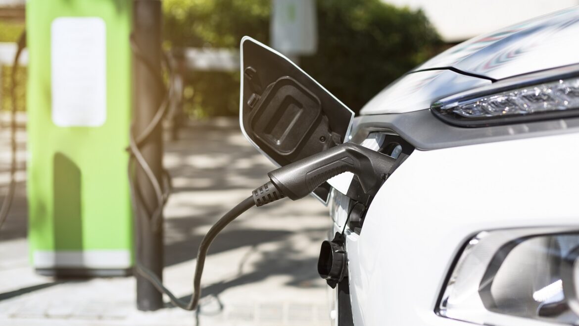 Contagem regressiva: carros elétricos prestes a serem mais baratos que os a combustão até 2027