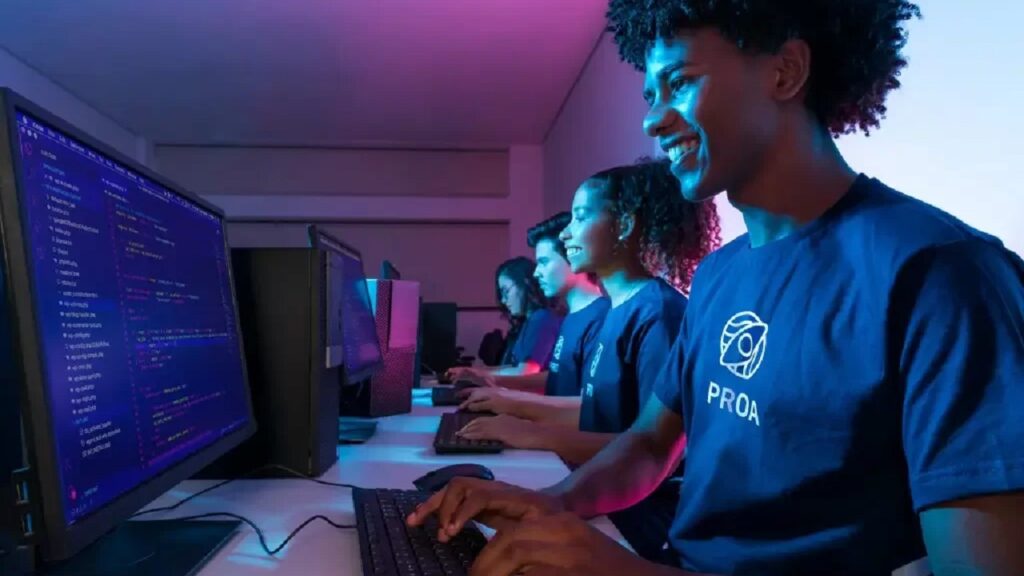 Instituto PROA abre 35 mil vagas para o curso online gratuito que prepara jovens para o primeiro emprego