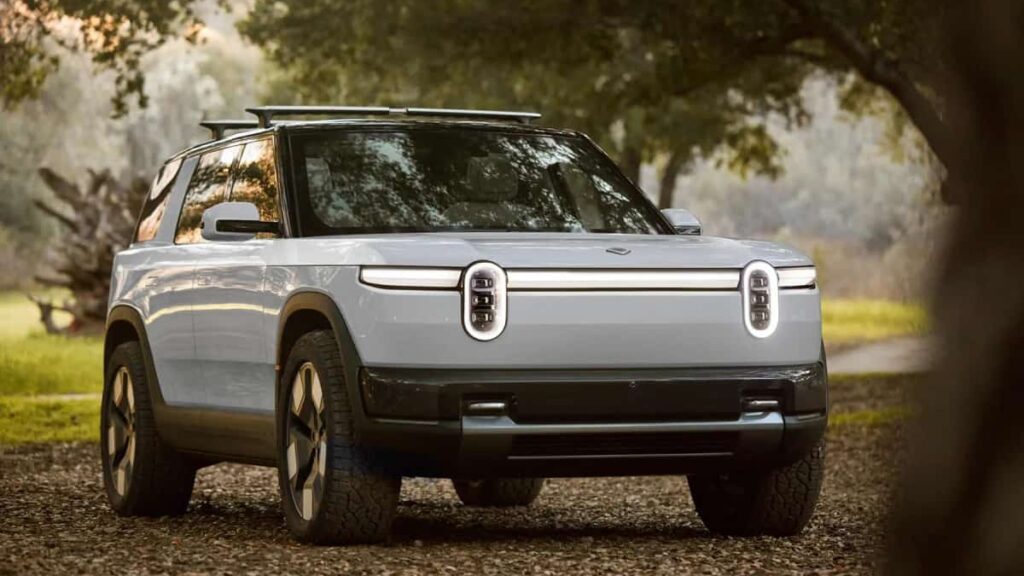 Os interessados no modelo já podem garantir seu Rivian R2, realizando reservas com um pagamento de US$ 100.