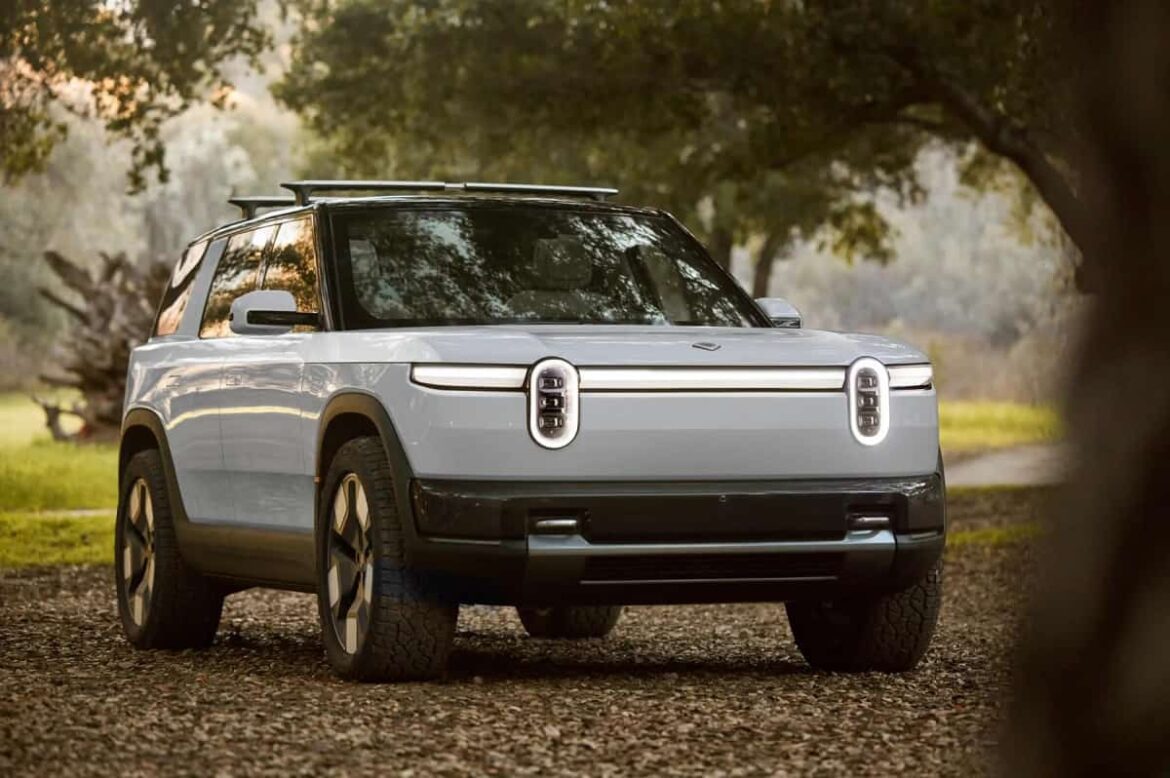 Os interessados no modelo já podem garantir seu Rivian R2, realizando reservas com um pagamento de US$ 100.