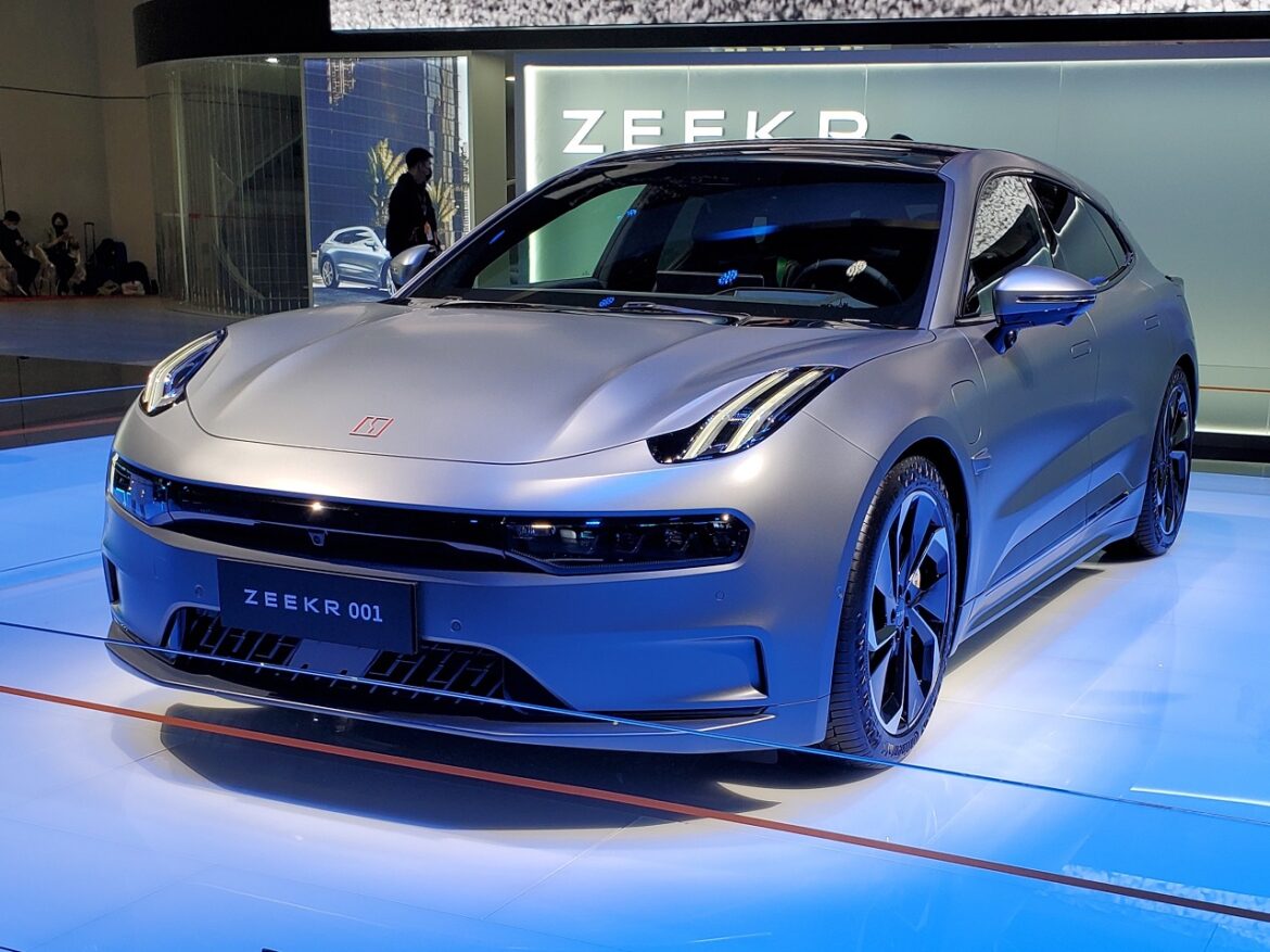 Chinesa Zeekr anuncia carro elétrico com 473 km de autonomia capaz de recarregar em apenas 11 minutos