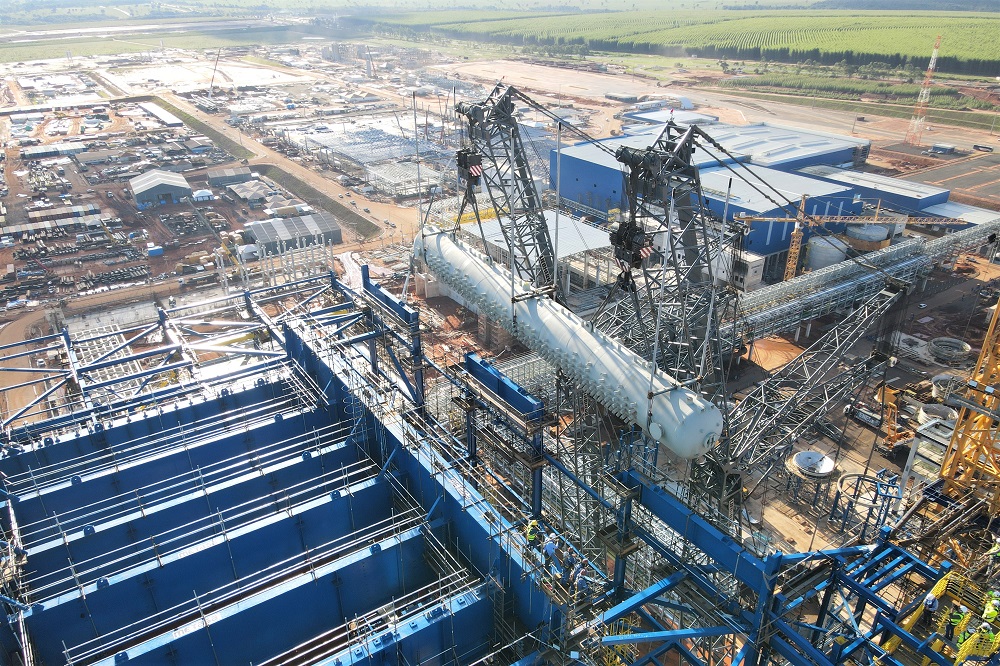 Obras da nova fábrica de celulose da Suzano que promete gerar mais de 10 mil empregos avançam em ritmo acelerado