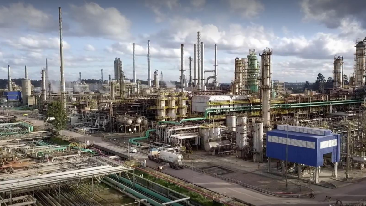 Petrobras anuncia volta das operações na fábrica de fertilizantes em Araucária, Paraná, fortalecendo sua presença no setor.
