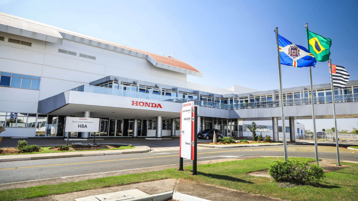 Honda anuncia investimento de R$ 4,2 bilhões em fábrica brasileira para desenvolver veículo híbrido-flex e ampliar produção no mercado automotivo.