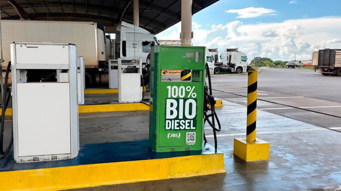 Biopower, da JBS, inaugurou primeiro ponto de abastecimento de biodiesel 100% do Brasil, autorizado pela ANP, em Lins, São Paulo.