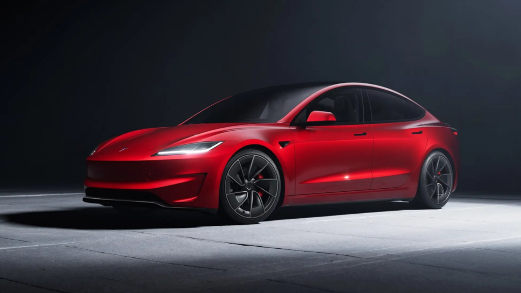 Tesla surpreende o mercado com o lançamento do Model 3 Performance, seu novo carro elétrico mais rápido que um Porsche 911.