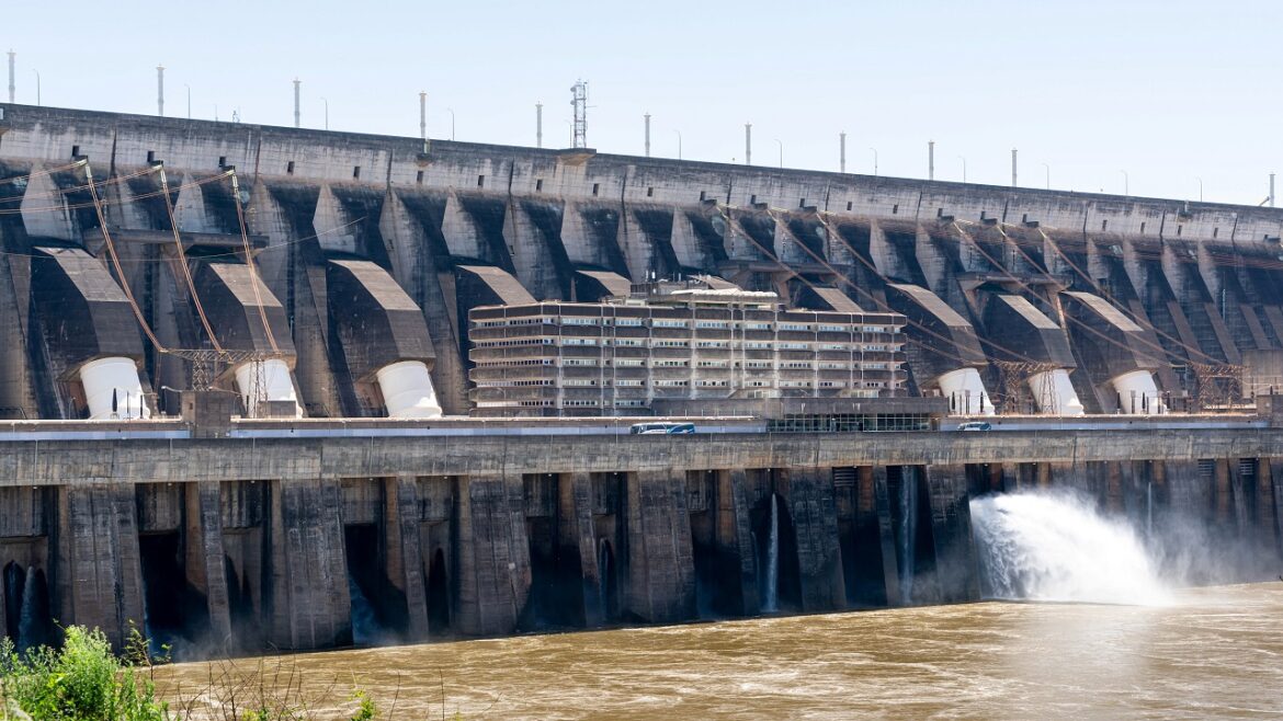 Após 50 anos, Brasil fecha acordo inédito com o Paraguai por energia da usina Itaipu
