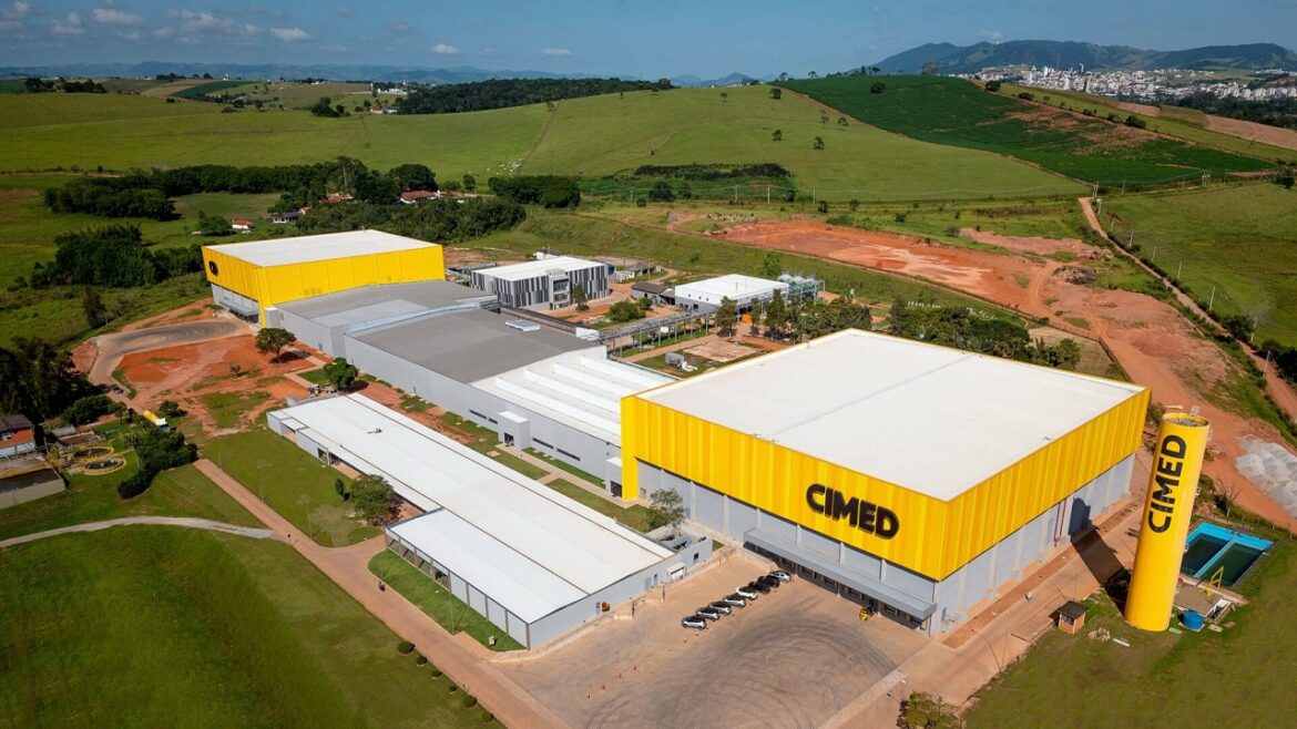 Chefe da CIMED anuncia investimento para construção de nova fábrica em Minas Gerais com expectativa de gerar centenas de empregos