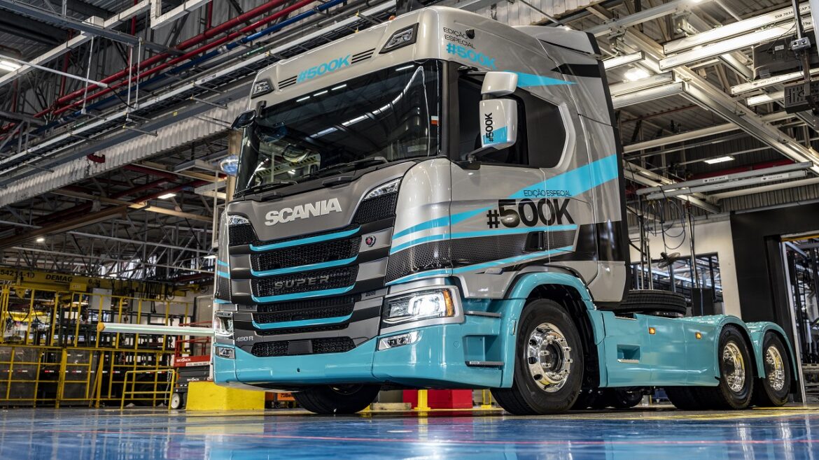 Scania celebra meio milhão de caminhões produzidos no Brasil com sorteio especial