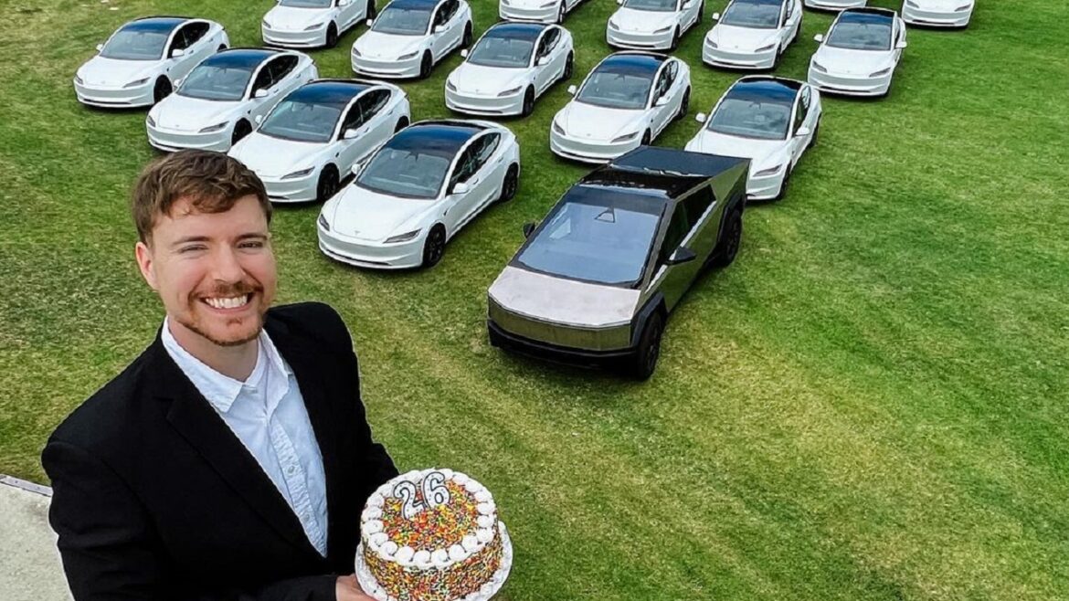 Youtuber milionário completa 26 anos de idade e decide sortear 26 Tesla Model 3