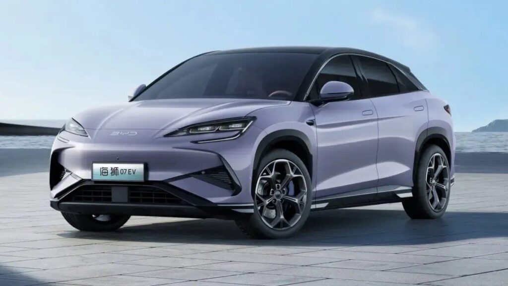 A BYD estabeleceu preços para o novo SUV cupê, variando entre R$ 134.300 para a versão básica e R$ 169.700 para a versão topo de linha.