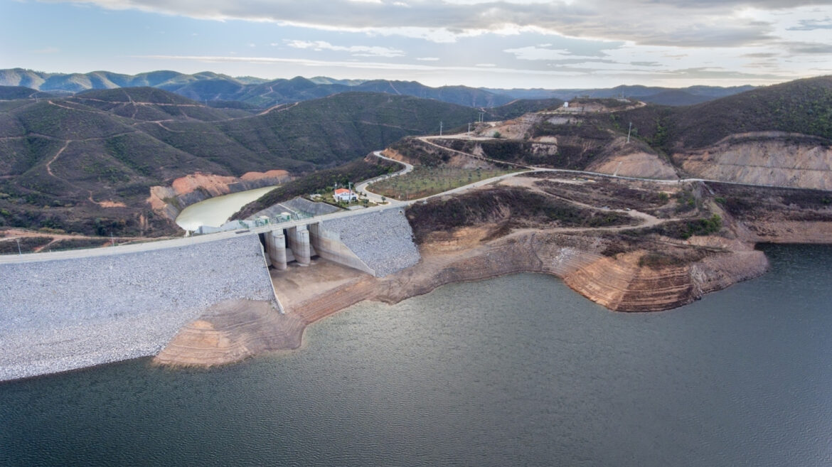 O rompimento da barragem pode resultar em um aumento significativo no nível do Rio Taquari, afetando ainda mais os municípios próximos.