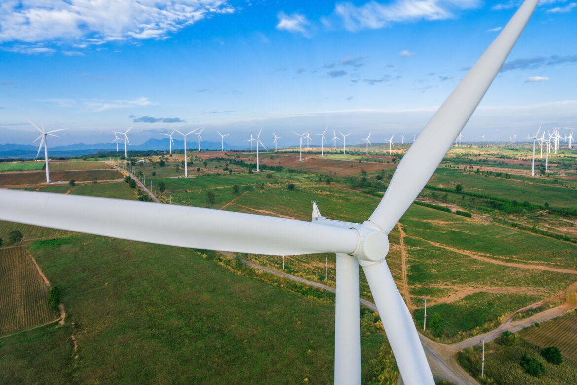 Bahia aprova megaprojeto de eólicas com 400 aerogeradores gigantes, cada um equivalente a um prédio de 43 andares