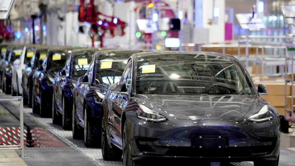 De forma URGENTE, Tesla anuncia recall de mais de 120 mil carros com problema ao redor do mundo