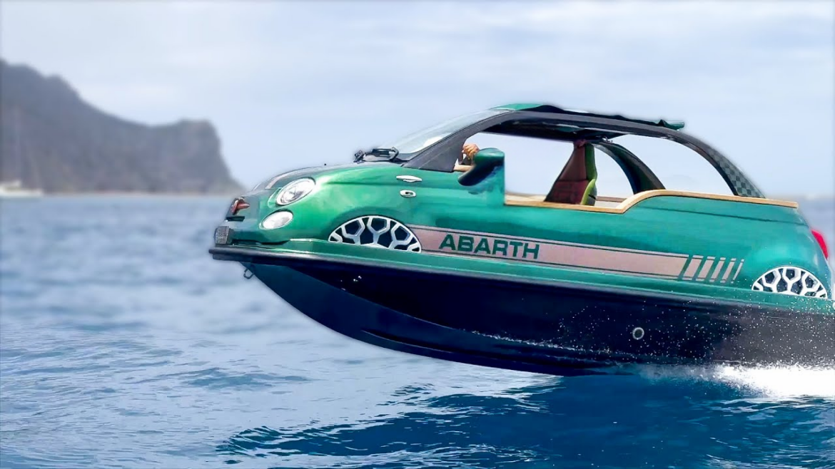 Fiat 500 Abarth surpreende mais uma vez com o lançamento da mini lancha Abarth Offshore em comemoração ao 75º aniversário da Abarth.