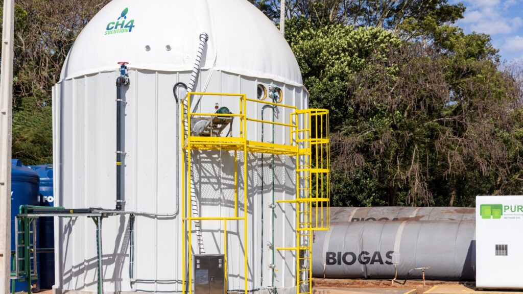 Parceria Brasil-Alemanha inaugura planta piloto para produção de petróleo sintético para aviação a partir de biogás e hidrogênio verde.