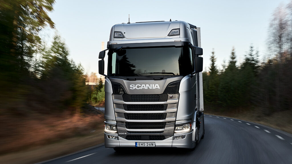 Scania investe R$ 2 bilhões em eletrificação e sustentabilidade, impulsionando a indústria automotiva brasileira rumo a um futuro mais limpo e eficiente