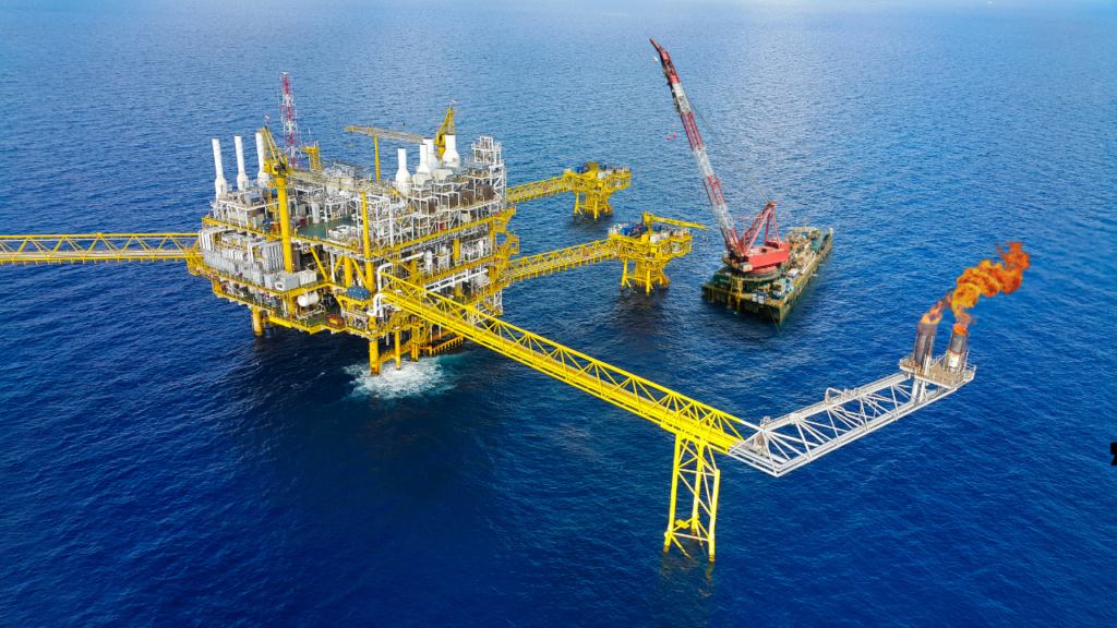 A ExxonMobil expande suas operações na Guiana com o projeto Hammerhead no bloco Stabroek, prevendo até 30 poços de petróleo e gás.