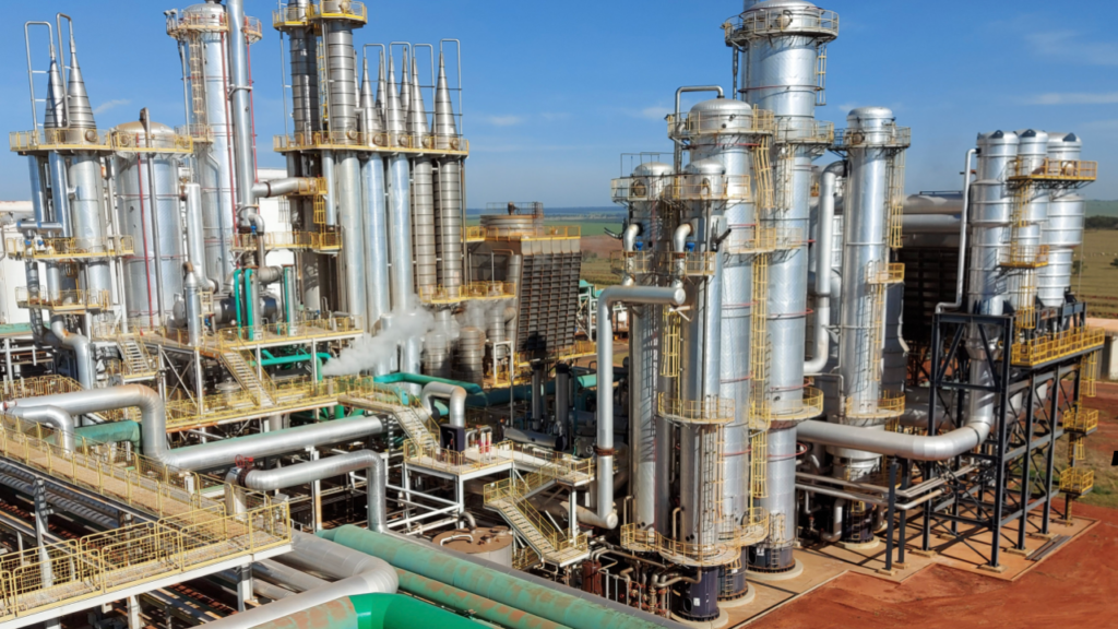 A Adecoagro irá expandir sua usina e planeja utilizar uma área adicional de 20 mil metros quadrados para ampliar suas operações.
