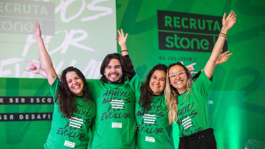 Stone abre vagas de emprego com salários de R$ 7 mil + PLR em seu programa de Trainee