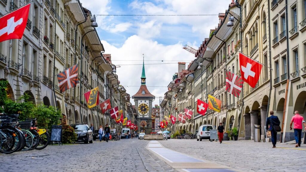 Vagas de emprego home office no Zurich Group: empresa famosa da Suíça oferta salários de 6.000 francos