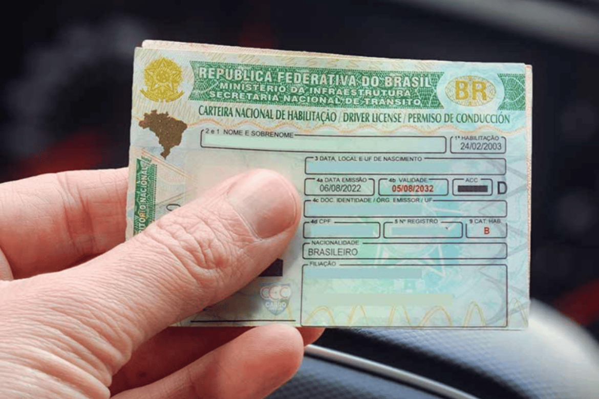 Programa CNH Social oferece habilitação gratuita em 13 estados brasileiros, facilitando o acesso para pessoas de baixa renda.