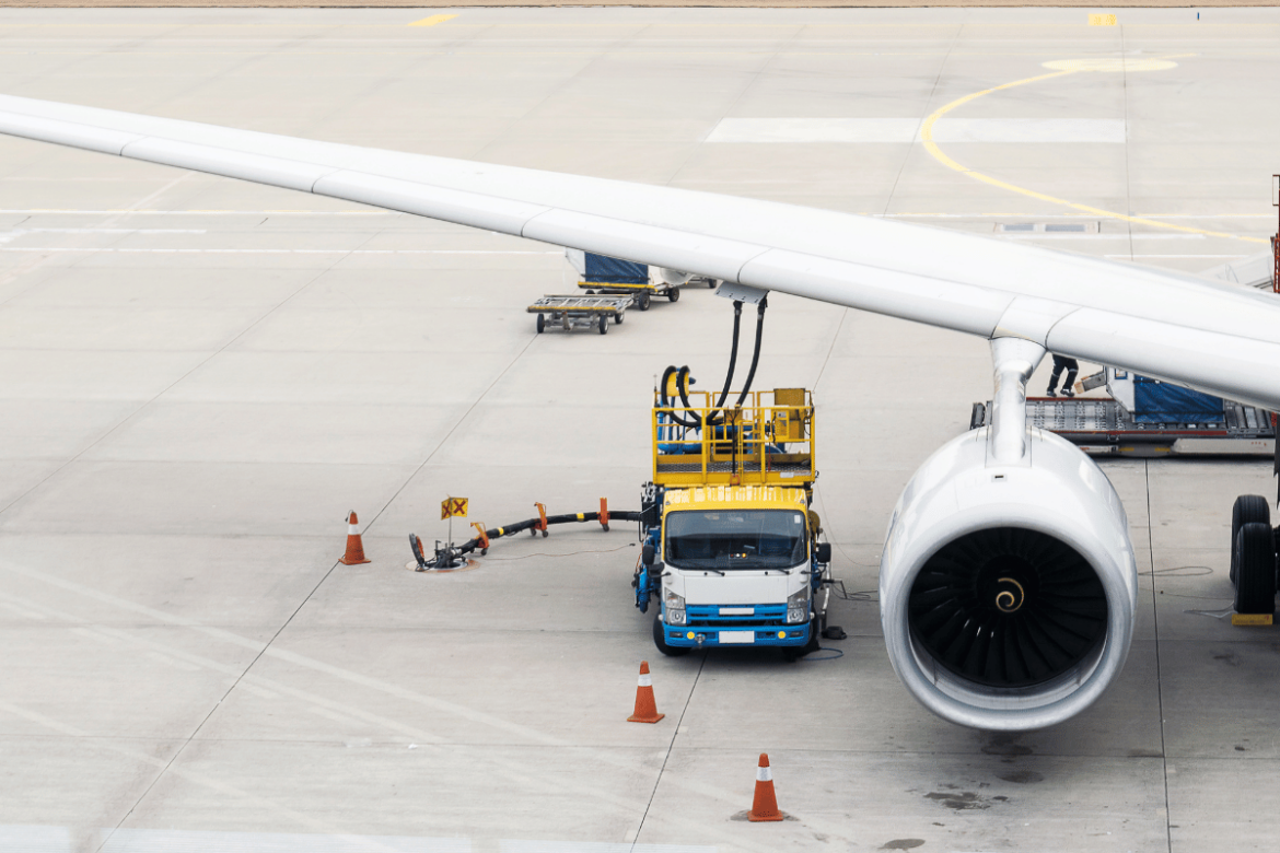 Acelen e Raízen defendem o uso sustentável da biomassa brasileira para produção de combustível sustentável de aviação (SAF).