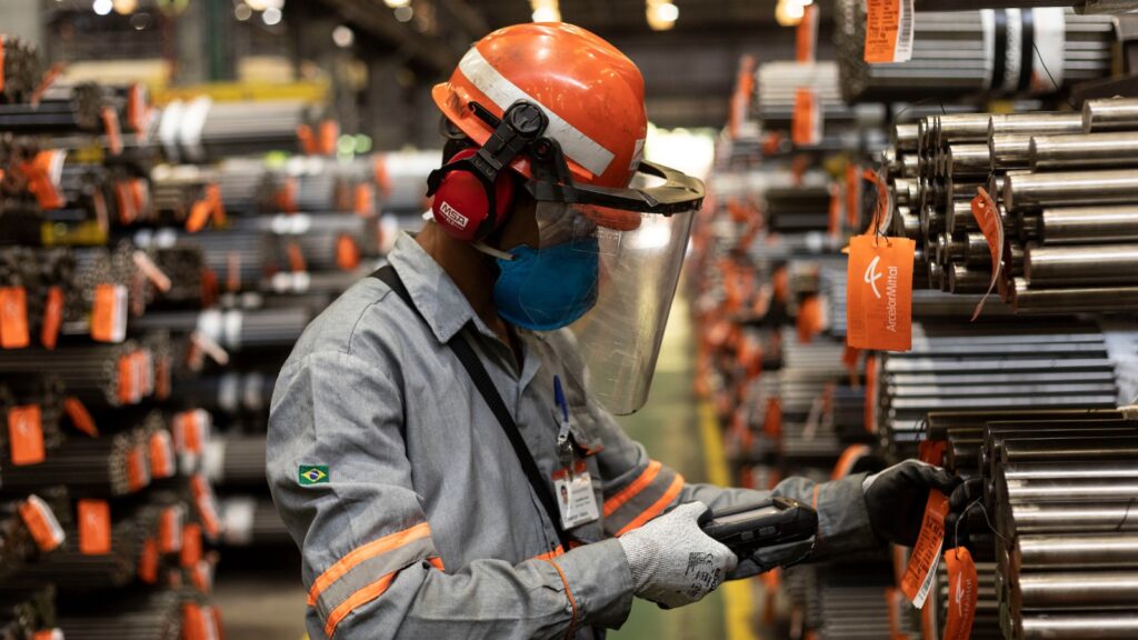 ArcelorMittal divulga novas vagas em processo seletivo destinado a pessoas sem experiência e auxiliares