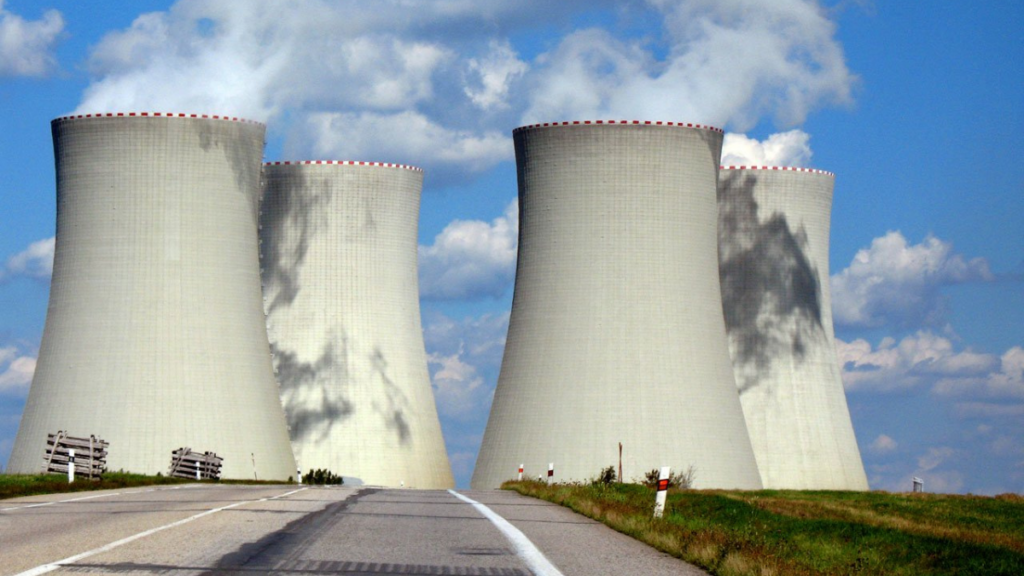 Microsoft e Constellation Energy firmam parceria para reativar usina nuclear nos EUA, de olho no futuro do mercado tecnológico global.
