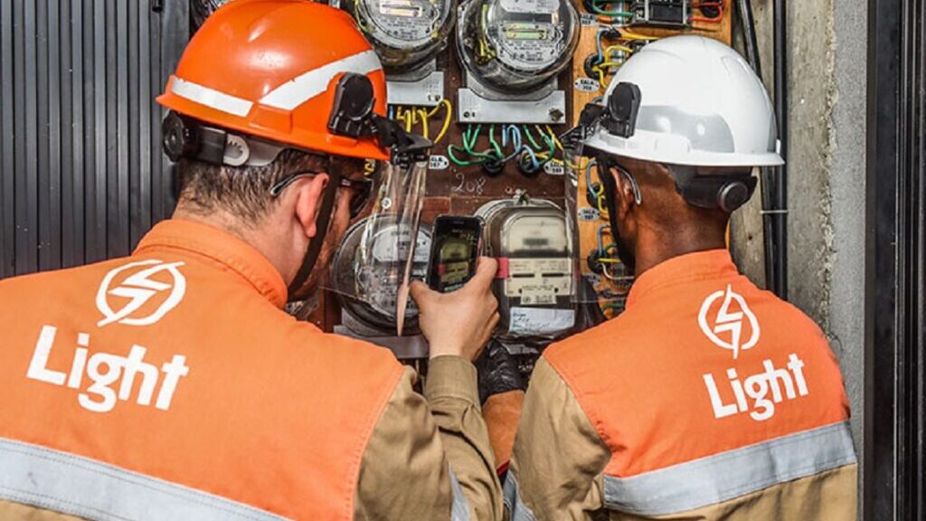 Light Energia, empresa privada do setor elétrico, abre processo seletivo com 33 vagas para pessoas com e sem experiência